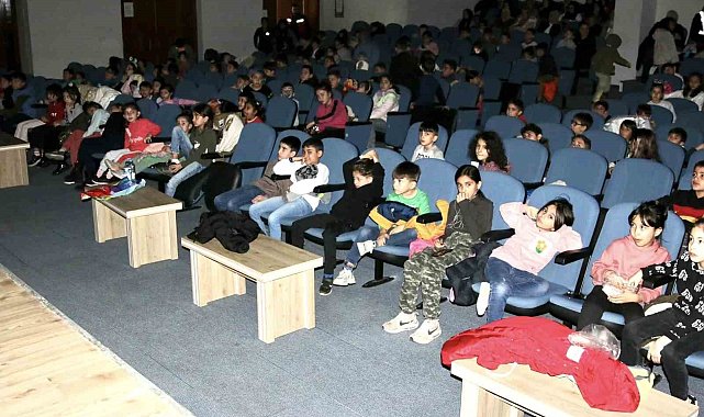 Körfez'de çocuklar sinemayla buluştu