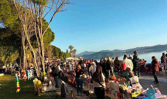 Köyceğiz'de yılın son ikinci el pazarına yoğun ilgi