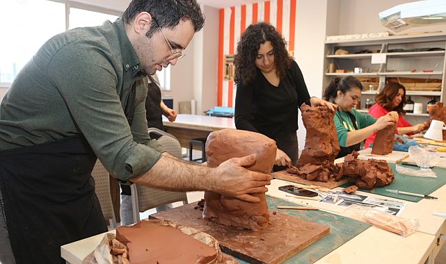 Küçükçekmece Belediyesi Güzel Sanatlar Akademisi'nde 30 farklı branşta sanat eğitimleri başladı