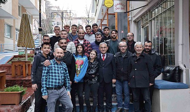 Kütahya Belediye Başkanı Alim Işık öğrencilerle bir araya geldi