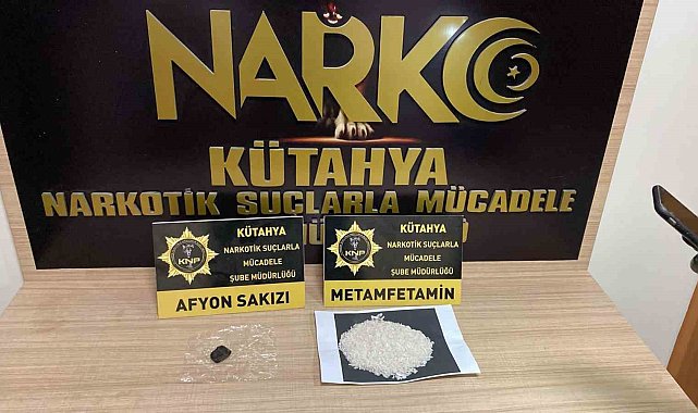 Kütahya'da eşyaları arasında uyuşturucu ele geçirilen 2 otobüs yolcusu tutuklandı