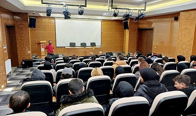 Lise öğrencilerine fotoğraf eğitimi verildi