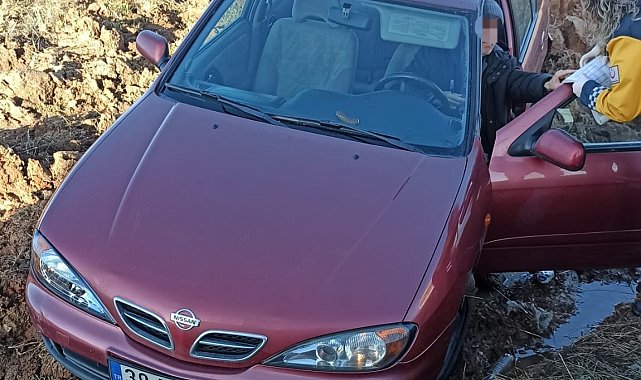 Lüleburgaz'da otomobil tarlaya uçtu