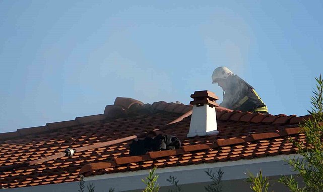 Manavgat Belediye Başkanı'nın evinin çatısındaki yangın korkuttu