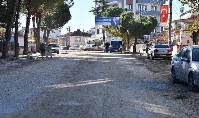 Manisa Büyükşehir Belediyesi Demirci'de prestij cadde çalışmalarına başladı