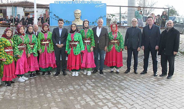 Manyas Peynirkuyu'da Atatürk büstünün açılışı yapıldı