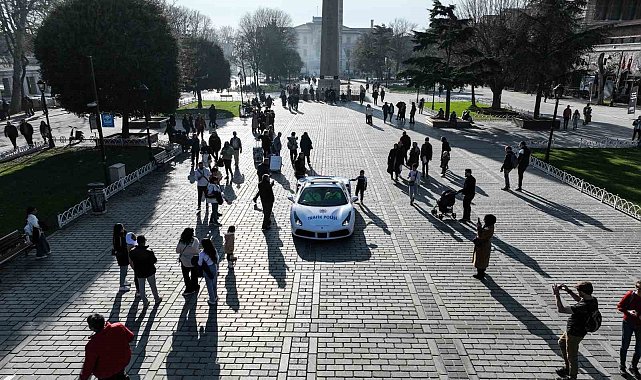 Mega kentin tarihi noktalarında görev yapan lüks polis araçları havadan görüntülendi