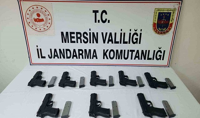 Mersin'de kaçak 10 tabanca ele geçirildi