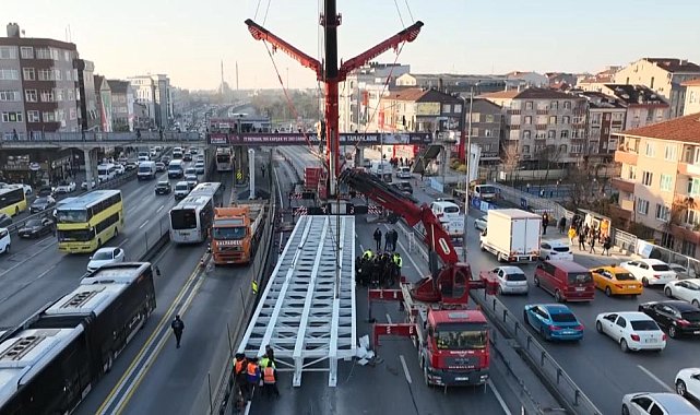 Metrobüs yolundaki köprü ayağı çalışması E5 kara yolunu kilitledi