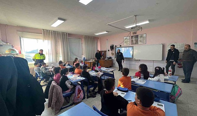 Minik öğrencilere polislik mesleği tanıtıldı