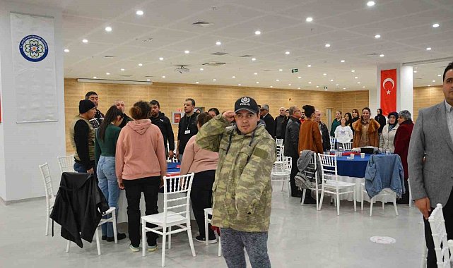 Muğla'da özel bireyler şehitleri andı