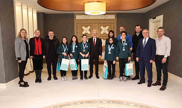 Nilüfer'in genç yüzücüleri başarılarıyla gururlandırdı