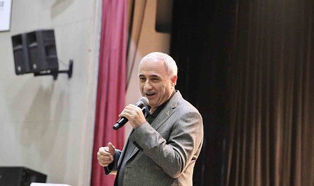 Nurullah Genç şiirleriyle gönüllere dokundu