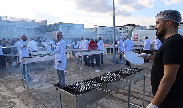 ODÜ'de öğrencilere 1 ton hamsi ikram edildi