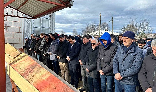 Ordu'da dereye uçan otomobilde hayatını kaybeden çift son yolculuğuna uğurlandı