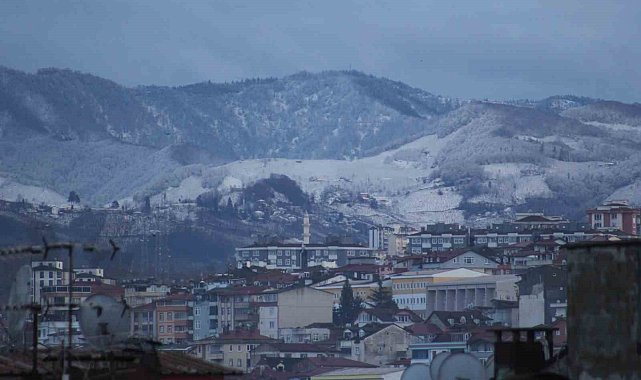 Ordu'nun yüksek kesimlerinde kar yağışı etkili oldu