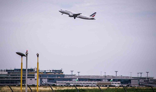 Paris'e iniş yapan yolcu uçağının iniş takımında kaçak yolcu bulundu