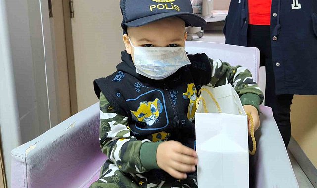 Polis şapkası isteyen küçük Çağatay&#039;a İzmir polisinden sürpriz