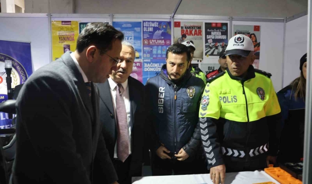 Polis standı ilgi odağı oldu