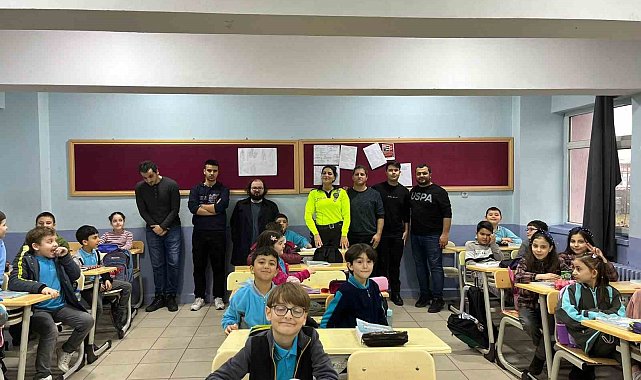 Polis vatandaşı bilgilendiriyor