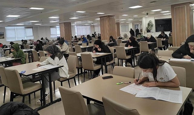 "Hadislerle O'nu Anlamak" konulu umre ödüllü Gençlik Bilgi Yarışması