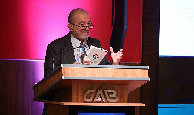 Rektör Dereli, İhracat Seferberliği Zirvesi'nde İhracat Ekosisteminde üniversitelerin rolünü anlattı