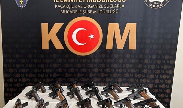 Rize'de çantadan 21 tane ruhsatsız tabanca çıktı
