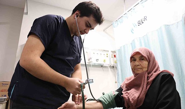 Sağlık çalışanları yeni yıla görevlerinin başında girdi