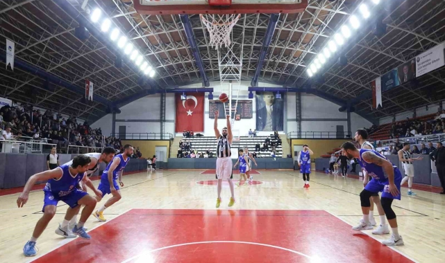 Sakarya Büyükşehir Basket Etimetsgut'u ağırlıyor