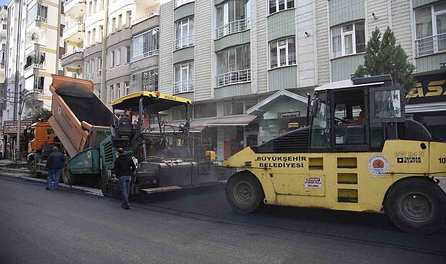 Samsun Büyükşehir, Bafra'da yolları sıcak asfaltla kaplıyor