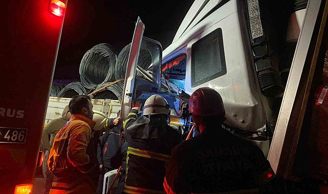 Samsun'da kamyon tıra arkadan çarptı: 1 yaralı