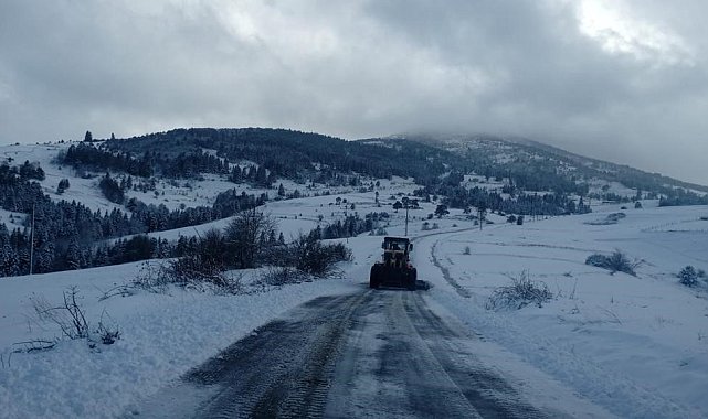 Samsun'da karla mücadele: Kapanan 42 kırsal mahalle yolu açıldı