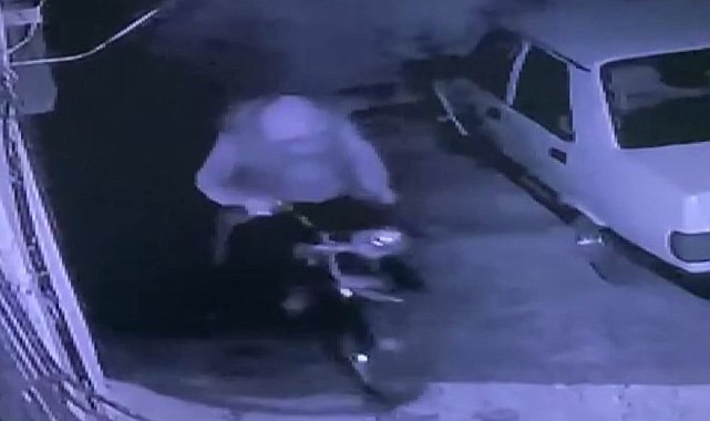 Şanlıurfa'da motosiklet hırsızlığı kamerada