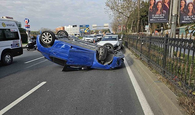 Sarıyer'de kaza yapan otomobil takla atan atıp ters döndü