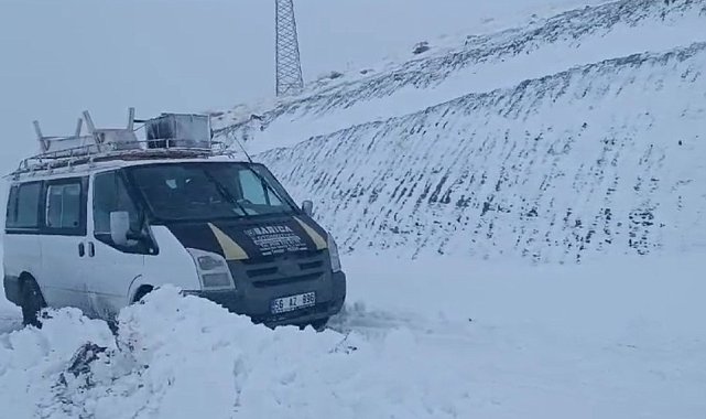 Siirt'te kardan dolayı kapanan grup köy yolu ulaşıma açıldı