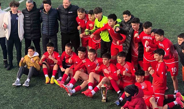 Sincan Belediyespor U-15 takımı profesyonel grupta şampiyon oldu