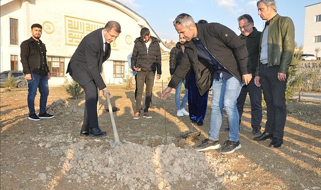 Şırnak Üniversitesi'nde fidanlar toprakla buluşuyor