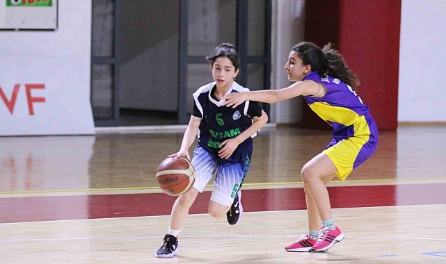 Sivas'ta okullar basketbolda yarıştı