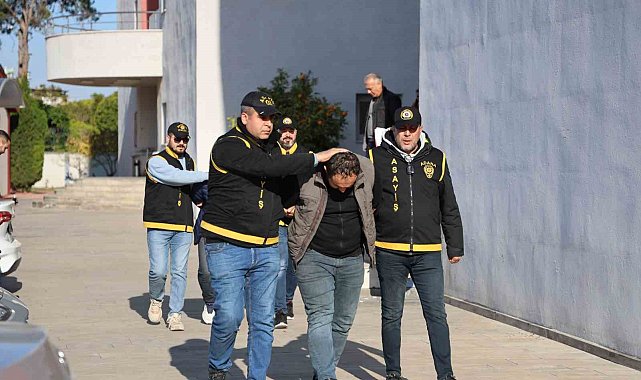 Taksinin bagajından hafif makineli tüfek ve 2 ruhsatsız silah çıktı