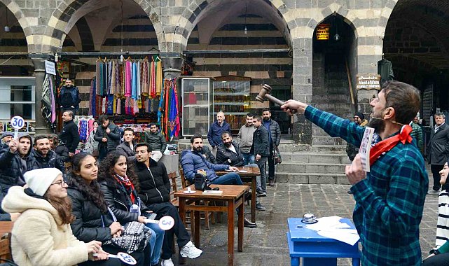 Tarihi Hasan Paşa Hanı'nda kitap mezadı