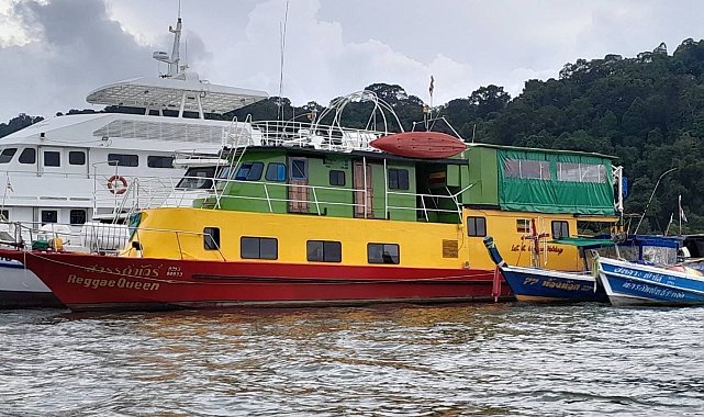 Tayland'da tur teknesi alabora oldu: 2 kayıp