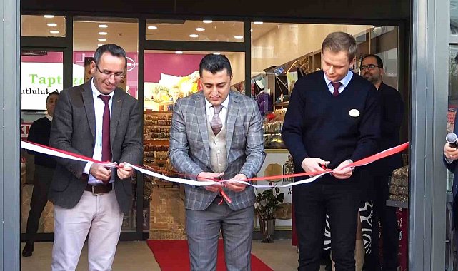 Tuğba Kuruyemiş 112. şubesini Bursa'da açtı