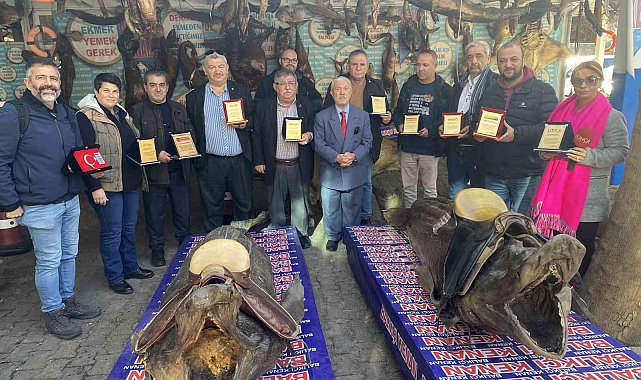 Türkiye Deniz Canlıları Müzesi'ne gazetecilerden 15 plaket birden verildi