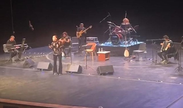 Türkiye şehitlerine ağlarken konser düzenlediler