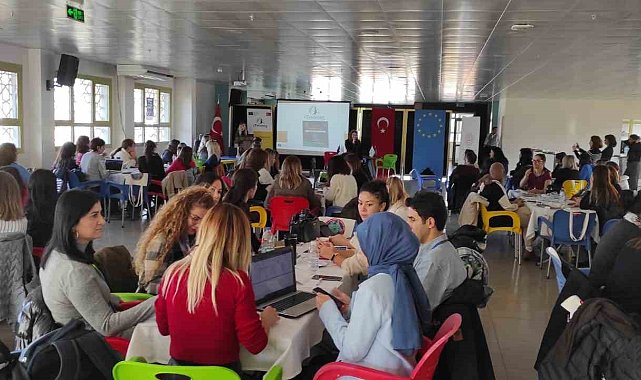 Türkiye'de ilk defa yerel eTwinning Hackathon İzmir'de yapıldı