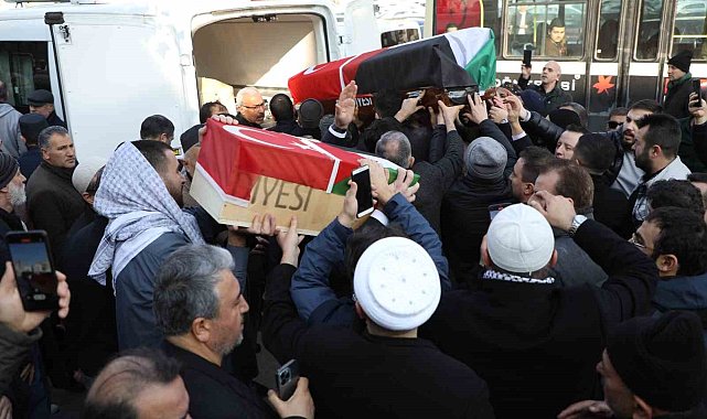 Türkiye'de tedavi gördükleri hastanede hayatını kaybeden 3 Filistinli son yolculuğuna uğurlandı