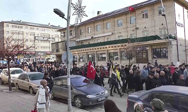 Ülkü Ocakları şehitler için yürüdü