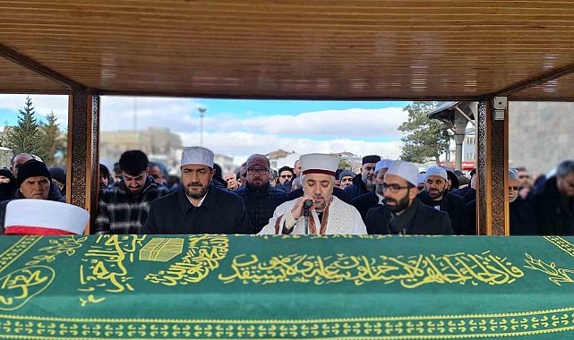 Ümraniye Müftüsü'nden babaya son görev