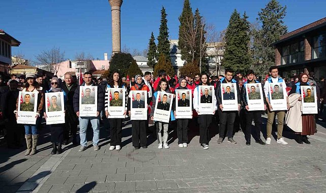 Uşak şehitler için yürüdü