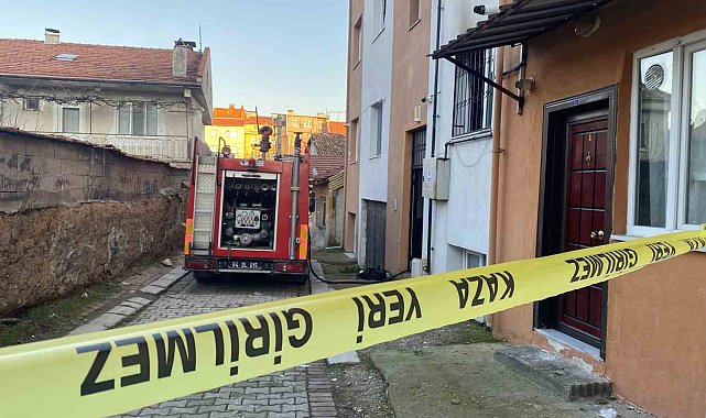 Uşak'ta 3 katlı binada çıkan yangında bir kişi dumandan etkilendi